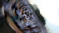 Hari ini seluruh umat muslim melaksanakan salat Idul Fitri 1438 H.