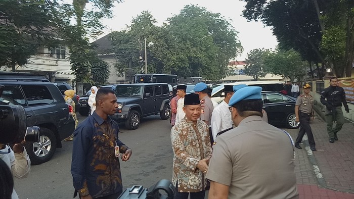 Kapolri Tito Karnavian Salat Idul Fitri di Masjid Mabes Polri