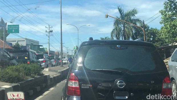 Tol Cikampek ke Brexit Lancar, Setelahnya Macet Arah Semarang