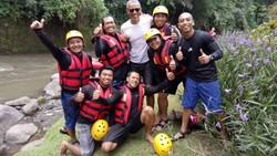 Barack Obama beserta keluarganya sedang menikmati liburan di Indonesia. Yuk, intip potret liburan sehat ala keluarga Obama yang lainnya.