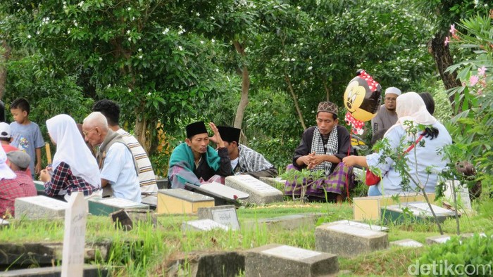 Jasa Pembaca Yasin dan Doa Ramai di TPU Karet Bivak