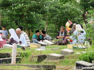 Jasa Pembaca Yasin dan Doa Ramai di TPU Karet Bivak