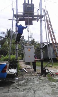 Foto: Perjuangan Listriki Desa di Pedalaman Kalimantan 
