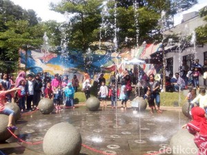 Serunya Libur Lebaran di Teras Cikapundung Bandung