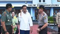 Jokowi pakai celana jeans dan sepatu kets saat menuju Boyolali (Foto: Biro Pers Setpres)