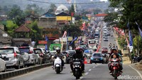 Kepadatan kendaraan ini sudah terjadi sejak pukul 07.00 WIB. 