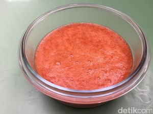 Ada strawberry Sisa? Bikin Saja Jadi Saus Strawbeery yang Segar