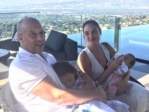 Keakraban Vin Diesel & Gal Gadot saat bersama anak.