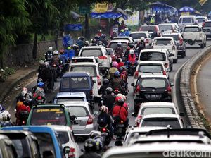 Arus Balik, Waspadai Banyak Pembatas Jalan Rusak di Jalur Nagreg