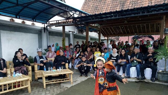 Pulang Kampung ke Banyuwangi, Menpar Takjub dengan Desa Kemiren