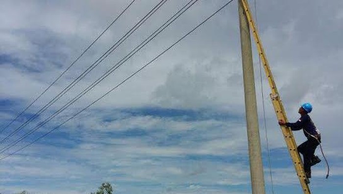 Foto: Perjuangan Listriki Desa di Pedalaman Kalimantan