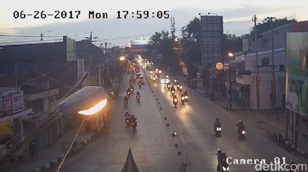 Traffic Update: Alun-alun Bandung Padat, Puncak Satu Arah ke Jakarta