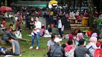 Diprediksi jumlah pengunjung pada hari kedua Lebaran ini mencapai 100 ribu orang.