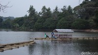 Di kawasan Situ Cangkuang, Garut terdapat sejumlah peninggalan purbakala, salah satunya adalah bangunan candi dan juga situs peninggalan Islam. Keduanya berdiri berdampingan dengan lokasi yang tidak terlalu jauh (Hakim Ghani/detikTravel)