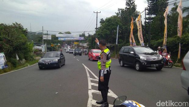 Puncak Arah Jakarta Padat, Sistem One Way Masih Diberlakukan