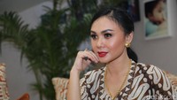 Di usia 45 tahun, Yuni Shara tetap terlihat cantik dan fresh. (Foto: Hanif Hawari/detikHOT)