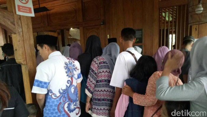 Anies Gelar Open House, Warga Antre Salaman