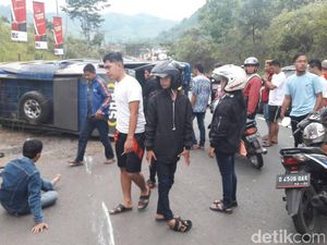 Elf Terguling di Nagreg, 1 Penumpang Patah Kaki