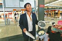Ada-ada Saja! Grup Turis China Ini Kedapatan Masak Mie di Bandara