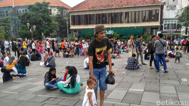 Kota Tua Ramai Pengunjung, Sayang Ada yang Buang Sampah Sembarangan