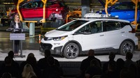 Penghentian produksi ini dilakukan karena perusahaan ingin memproduksi kendaraan nol emisi ke truk dan SUV. CEO GM Mary Barra mengungkapkan dalam proses produksi truk dan SUV, perusahaan akan menggunakan platform baterai baru. Dok. Carsscoop
