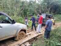 Foto: Perjuangan Listriki Desa di Pedalaman Kalimantan 