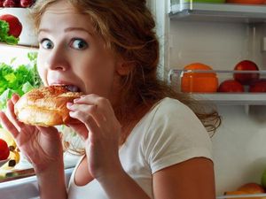Ini Hukum Orang yang Tak Sengaja Makan dan Minum Saat Puasa