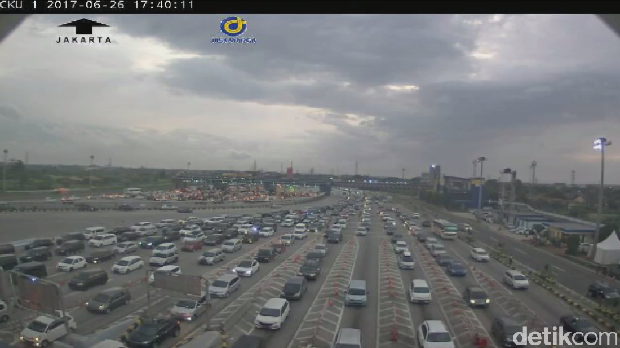 Traffic Update: Alun-alun Bandung Padat, Puncak Satu Arah ke Jakarta