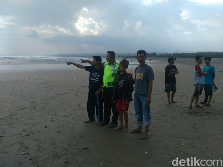 2 Remaja Hilang Digulung Ombak Pantai Cijeruk Garut