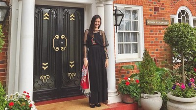 Gaya Kimberly Ryder Rayakan Lebaran di KBRI London