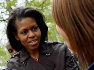 Foto: Bukti Michelle Obama Nyaman Tampil Tanpa Makeup di Depan Publik