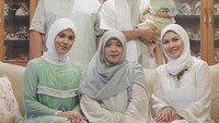 Raisa tampil berhijab di hari lebaran. Duh, bikin adem! Foto: Raisa/Instagram
