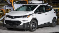 Memang Bolt EV ini merupakan kendaraan listrik pertama produksi GM dan menyumbang lebih dari 90% seluruh penjualan mobil listrik di perusahaan tersebut. Sebelumnya GM memiliki Chevrolet Volt hibrida plug in yang produksinya dihentikan pada 2019 lalu. Dok. Carsscoop