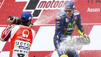 Rossi menjuarai MotoGP Belanda setelah memenangi duel sengit dengan Danilo Petrucci (Foto: AFP PHOTO / ANP / Vincent JANNINK)