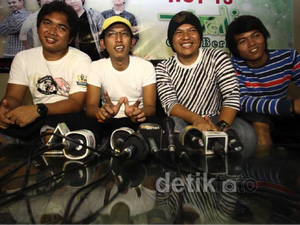 Wali Band Siap Goyang Festival Gemilang di Crossborder Sambas