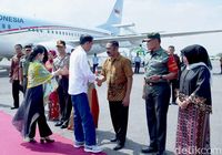 Jokowi dan Iriana tiba di Pangkalan TNI AU Adi Soemarmo. 