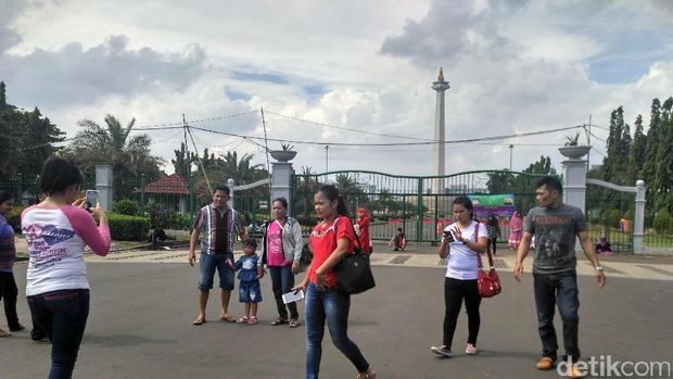  Pengunjung Monas, Senin (26/6/2017)