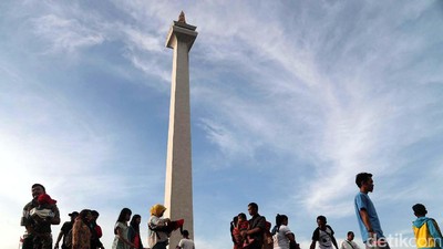 Libur Lebaran, Monas juga Dipadati Pengunjung