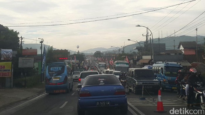 Lalin Nagreg Padat, Kendaraan Melaju 30-40 Km/Jam