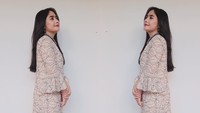 Di Lebaran hari kedua, Prilly mempromosikan baju muslim rancangan Ivan Gunawan. Foto: Instagram Prilly Latuconsina