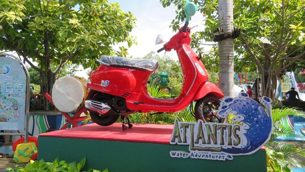  Hadiah vespa yang bisa didapatkan pengunjung bila membeil tiket annual pass (Noval Dhwinuari Antony/ detikTravel)
