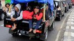 Warga Bandung Memilih Mobil Bak Terbuka untuk Mudik dan Liburan