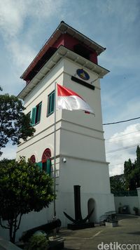 Menara Pandang Syahbandar Penjaringan Pikat Bule dan Warga Jakarta