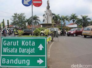 Pola One Way Jadi Jurus Polisi Urai Macet di Jalur Mudik Garut