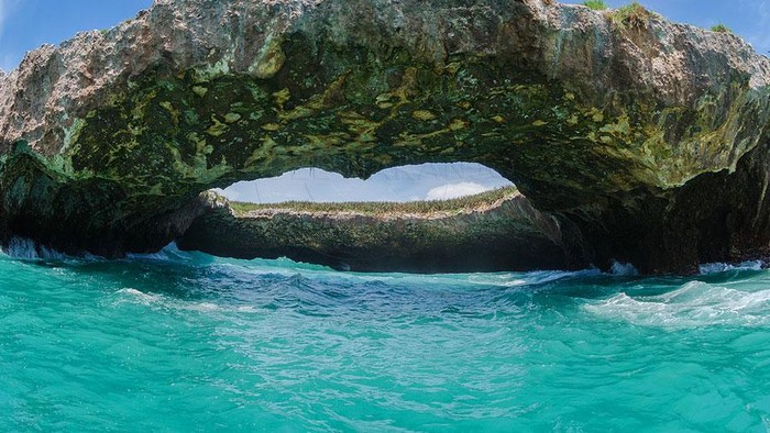 Pantai Rahasia di Kepulauan Marieta