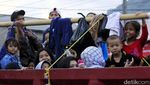 Warga Bandung Memilih Mobil Bak Terbuka untuk Mudik dan Liburan