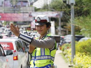 Hingga Siang Ini, 10 Ribu Mobil Sesaki Jalur Puncak