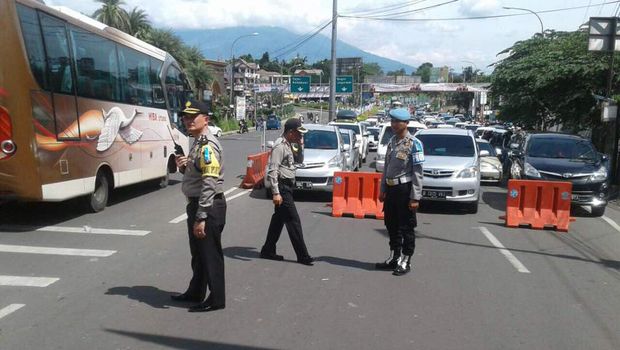 Arus lalu lintas di Puncak, Selasa (27/6/2017)