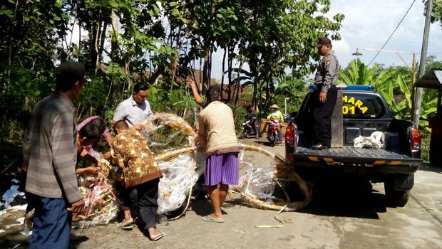 Balon Udara Jatuh ke Masjid di Ngawi, Warga Lihat Ada 7 di Langit