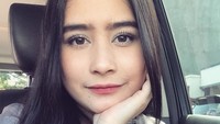Tatapan Prilly Latuconsina bikin meleleh. Foto: Instagram Prilly Latuconsina